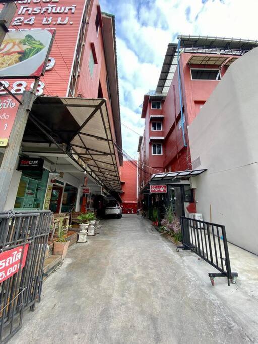 Ratanawong Place 823 Bangkok Esterno foto